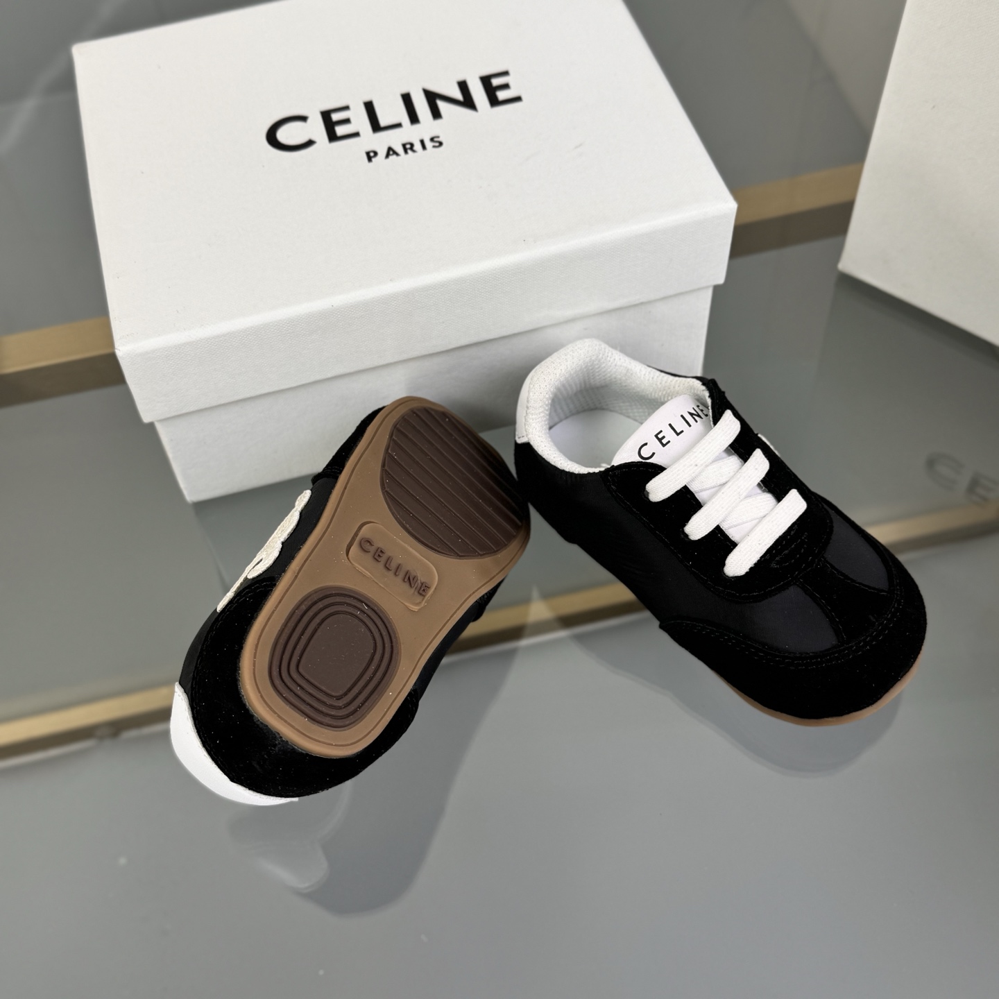 Children's shoes child
